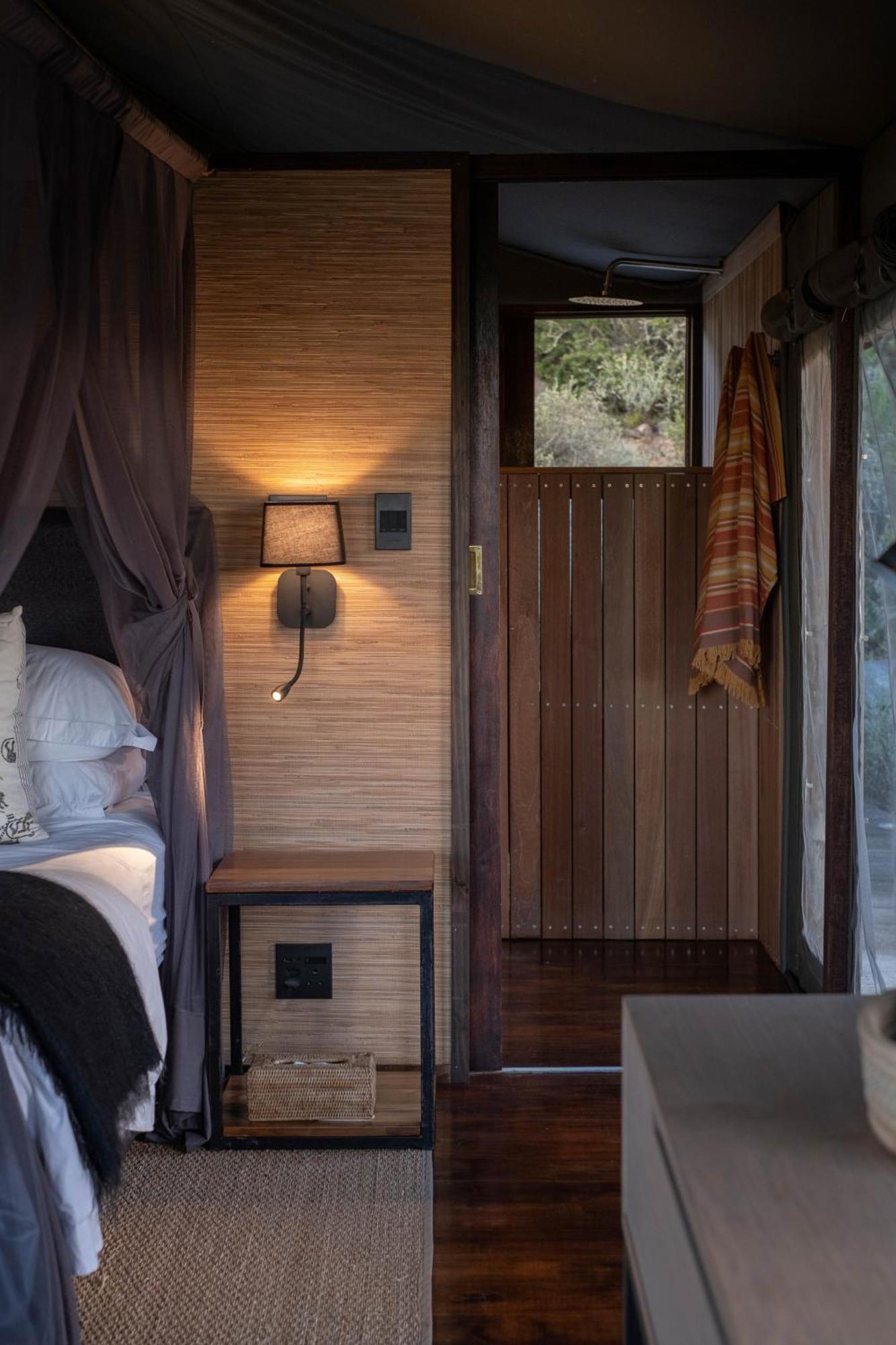 Hillsnek Safari Camp - Rezervaţia Naturală Amakhala Exterior foto